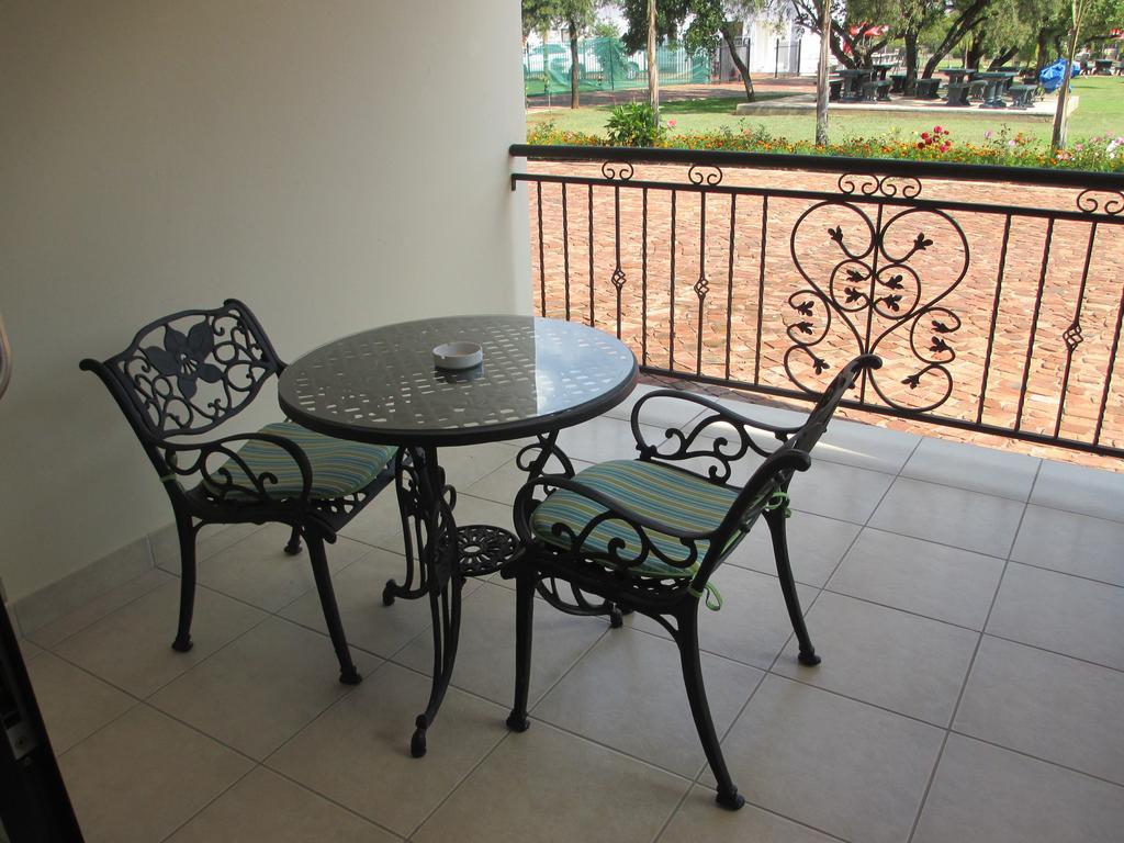 Casa Bianca Guest Lodge Hartbeespoort Exterior photo
